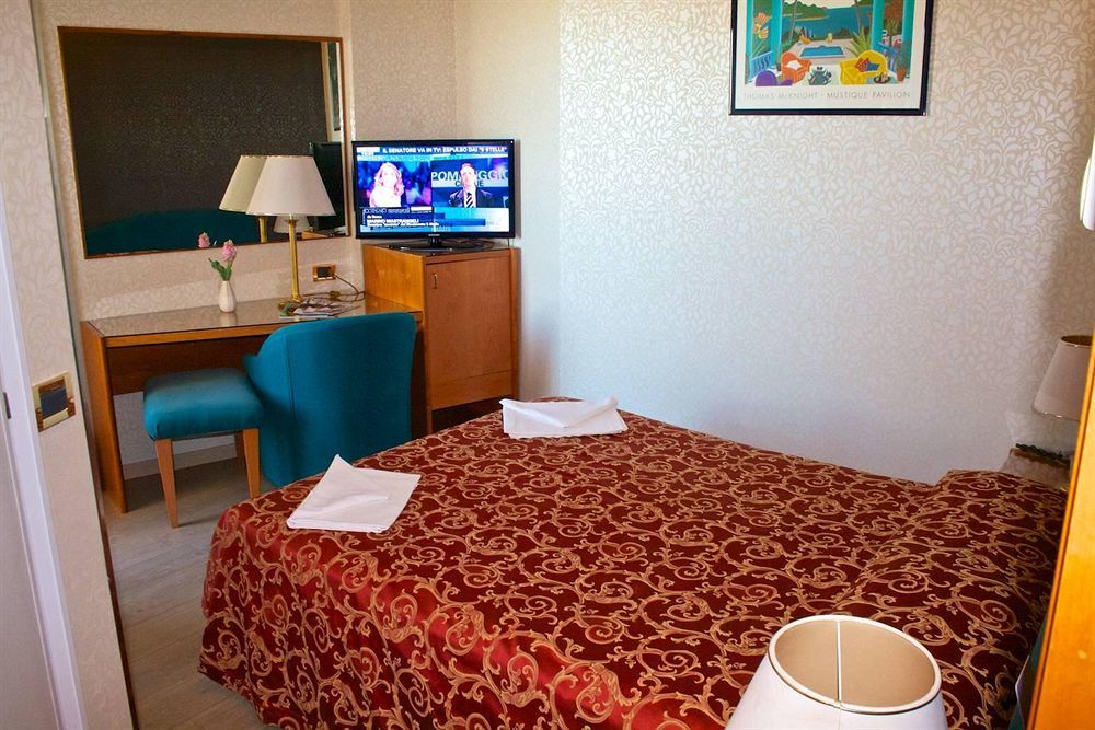 Hotel Kursaal Rimini Esterno foto
