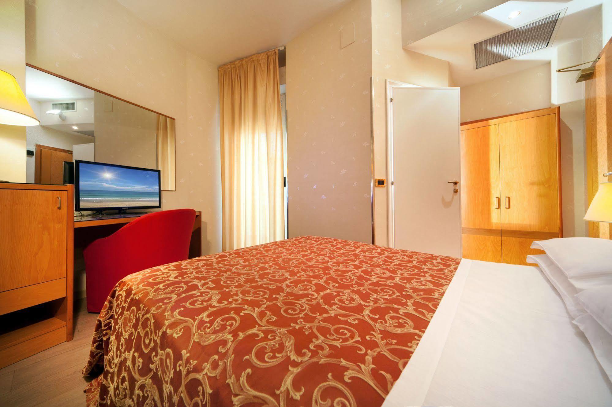 Hotel Kursaal Rimini Esterno foto