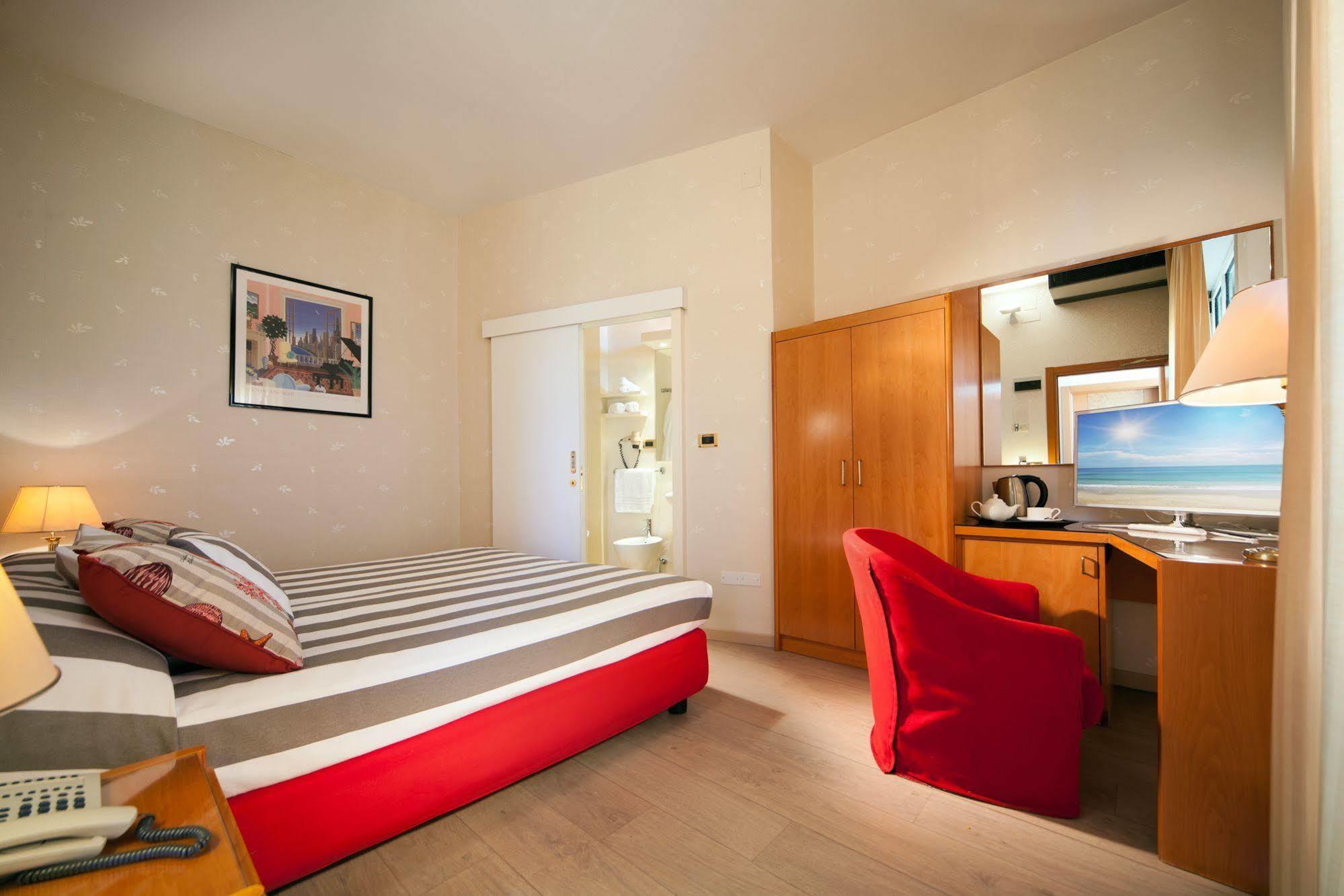 Hotel Kursaal Rimini Esterno foto