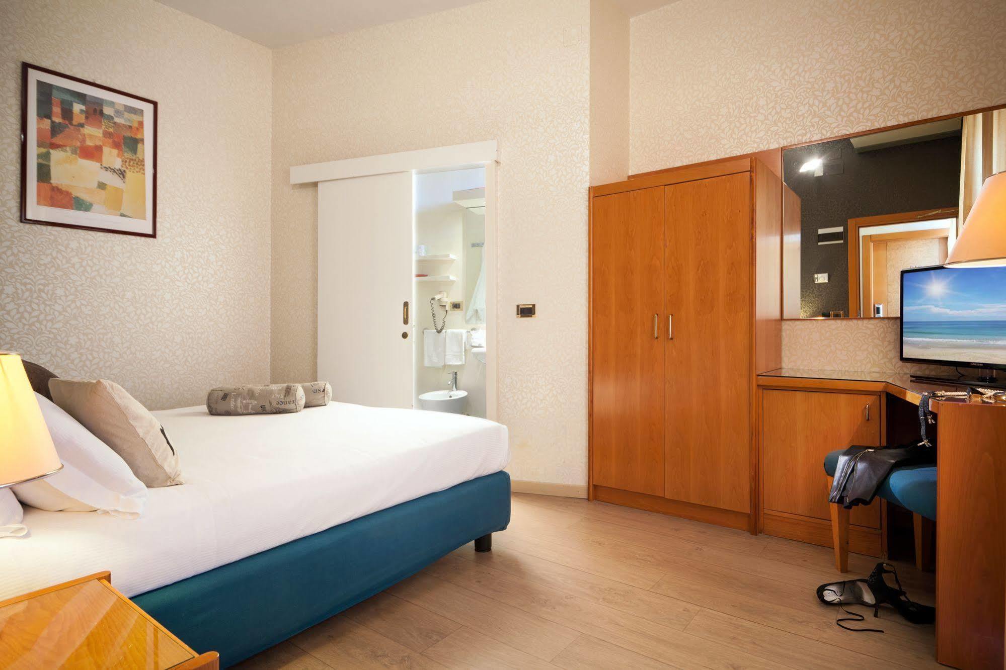 Hotel Kursaal Rimini Esterno foto